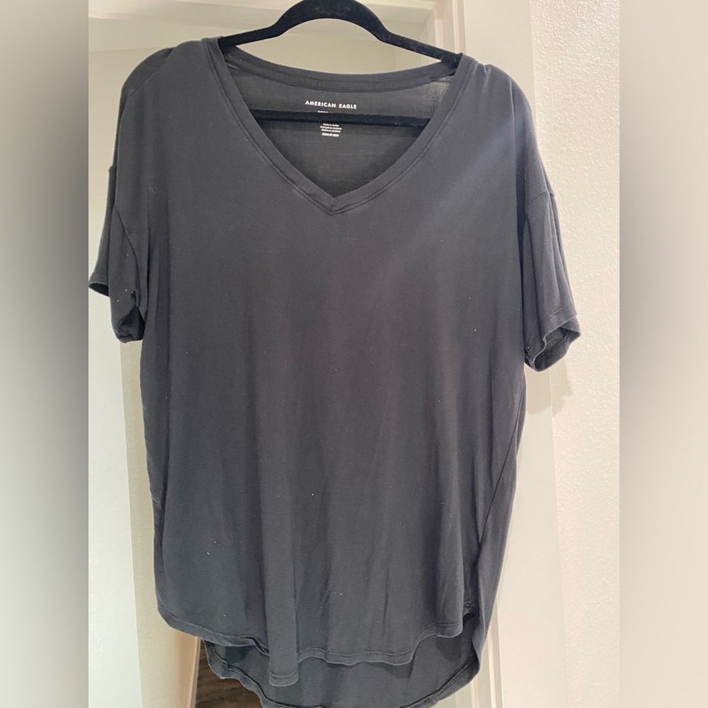 American Eagle Outfitters black V-Neck Tee